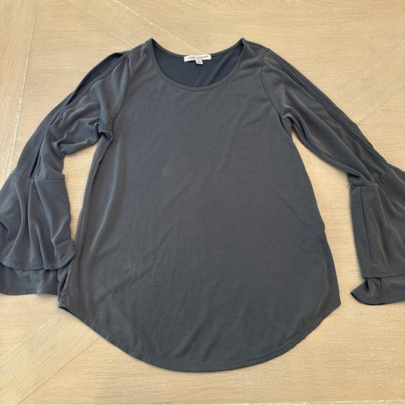 Green Envelope Gray Long Sleeve Ruffled Blouse - Picture 1 of 10